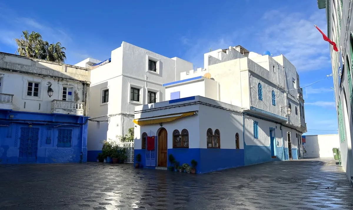 maisons blanches et bleues au coeur de la médina de Asilah