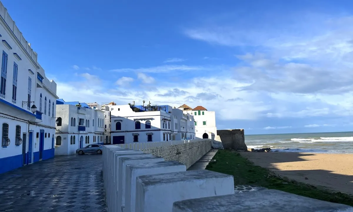 plage en face de la médina de Asilah